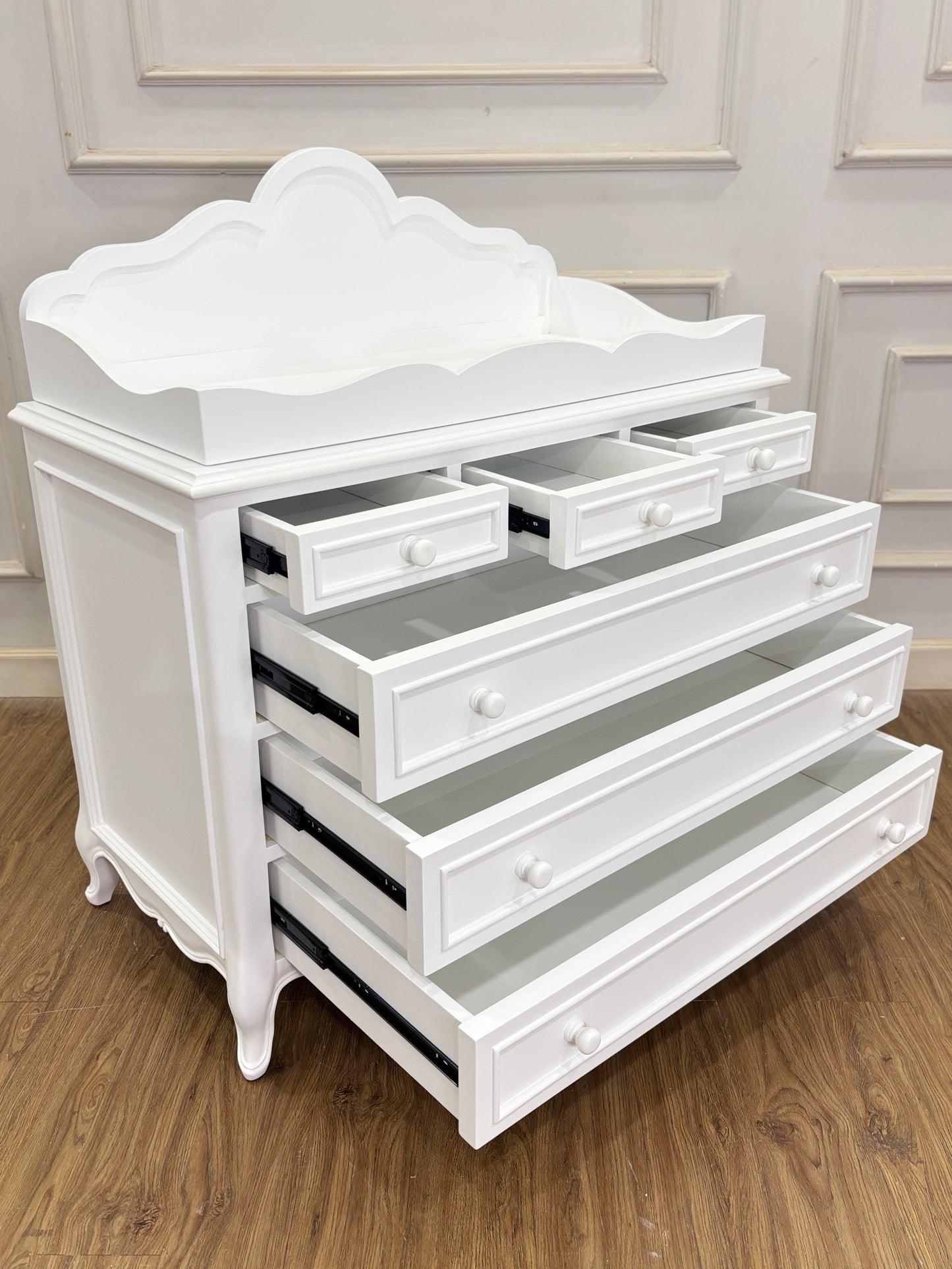 Sebastian Dresser