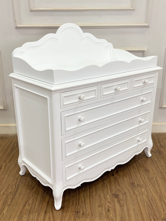 Sebastian Dresser